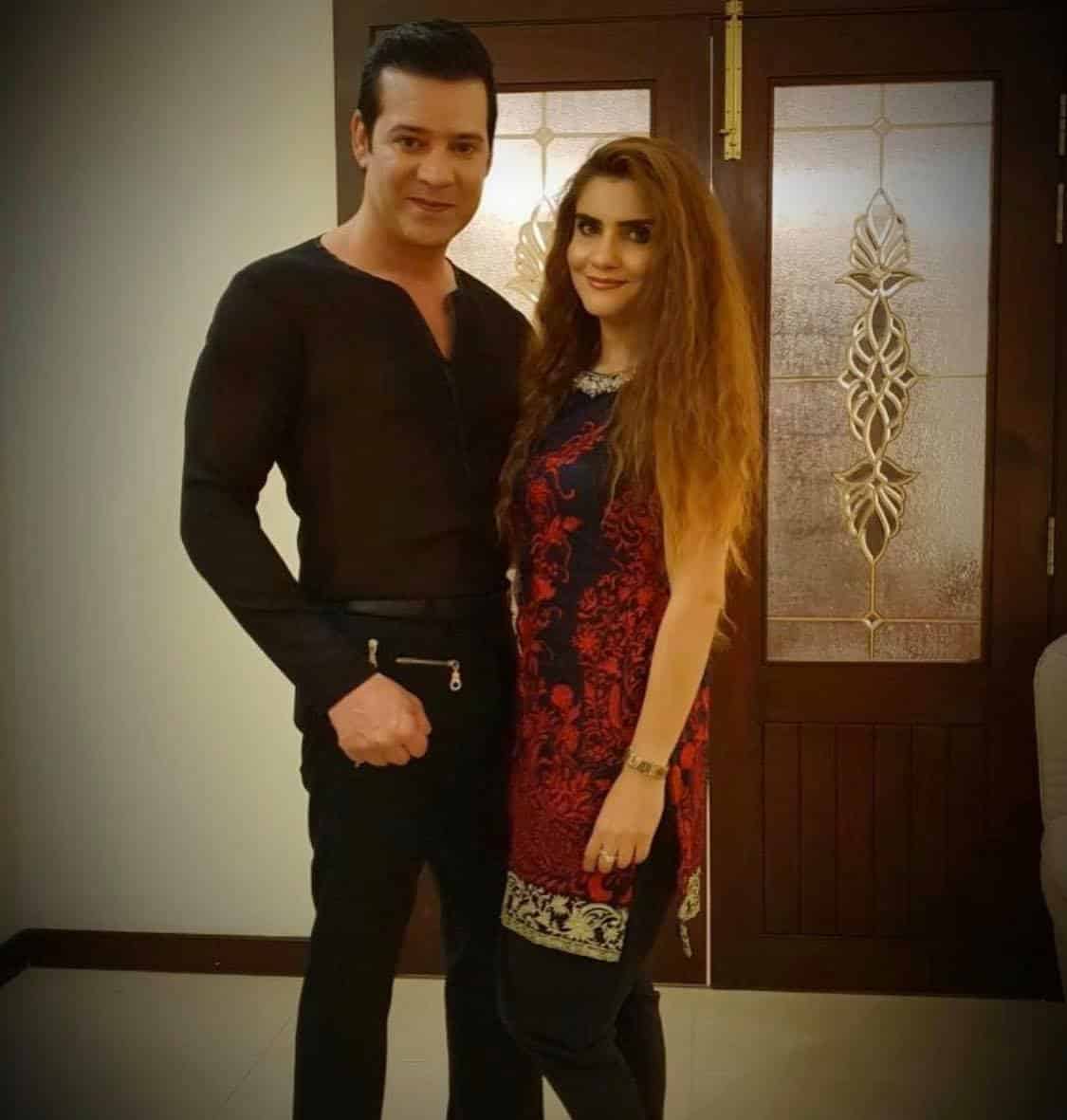 Pakistani Celebrities Whose Wives Are Always By Their Side