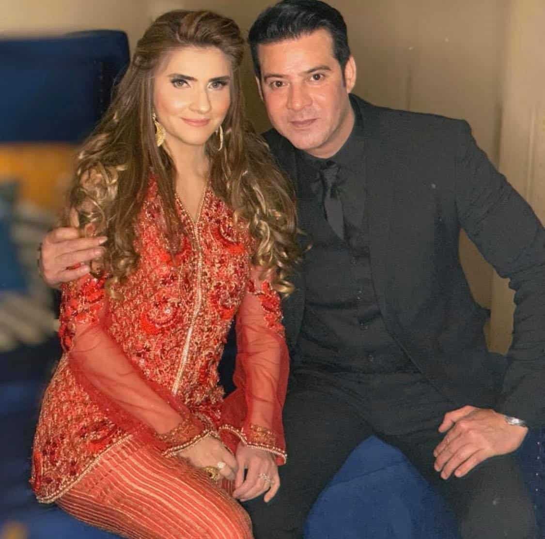 Pakistani Celebrities Whose Wives Are Always By Their Side