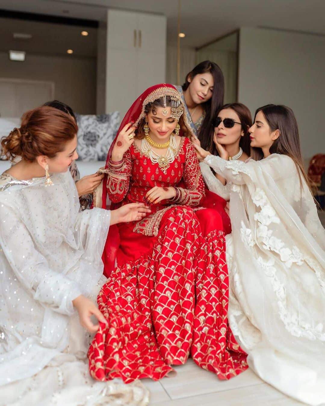 Beautiful Pakistani Celebrities on Their Sisters Wedding