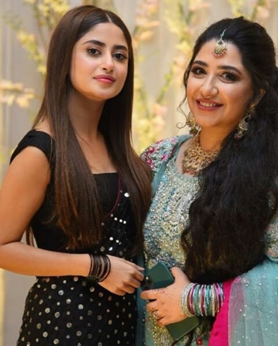 Sadia Ghaffar and Hassan Hayat Beautiful Pictures from Walima Reception