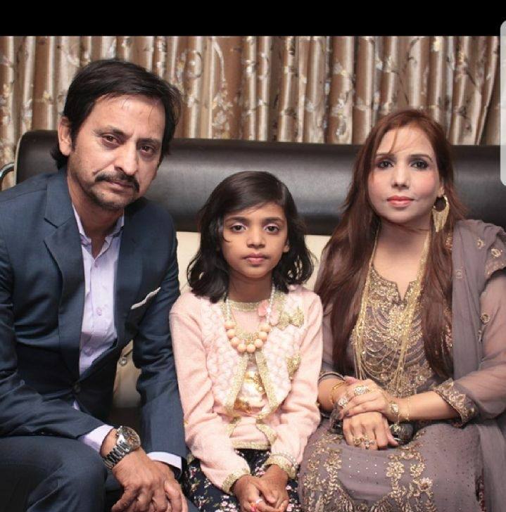 Talented Actor Saleem Mairaj ‘s Latest Pictures With Family