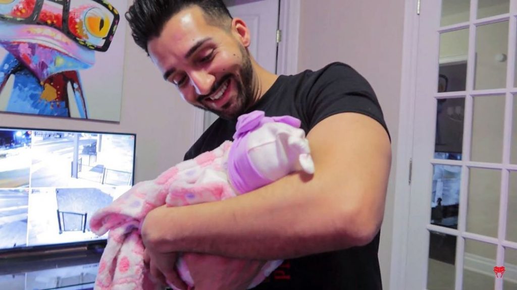 Sham Idrees And Froggy Introduced Their Daughter