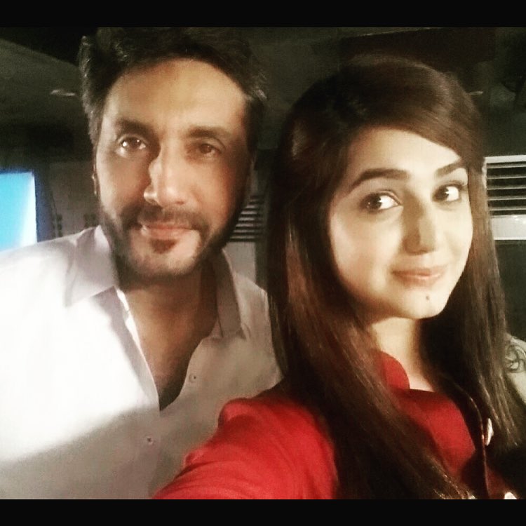 Gorgeous Ladies Adnan Siddiqui is Friends With