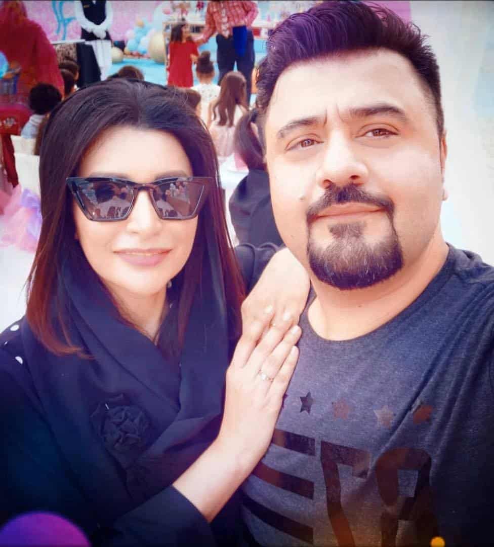 Pakistani Celebrities Whose Wives Are Always By Their Side