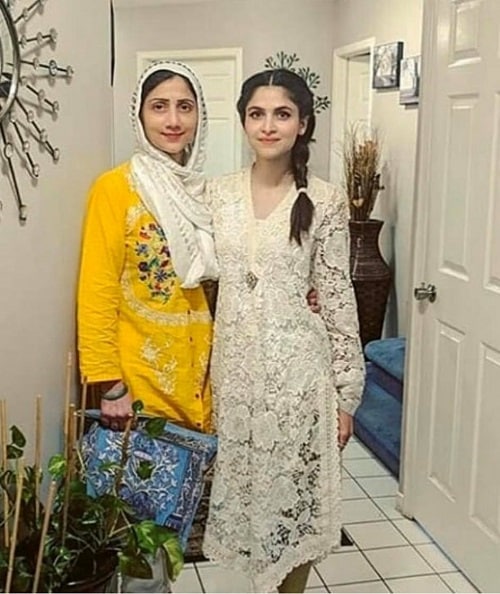 Young Looking Mothers of Pakistani Celebrities