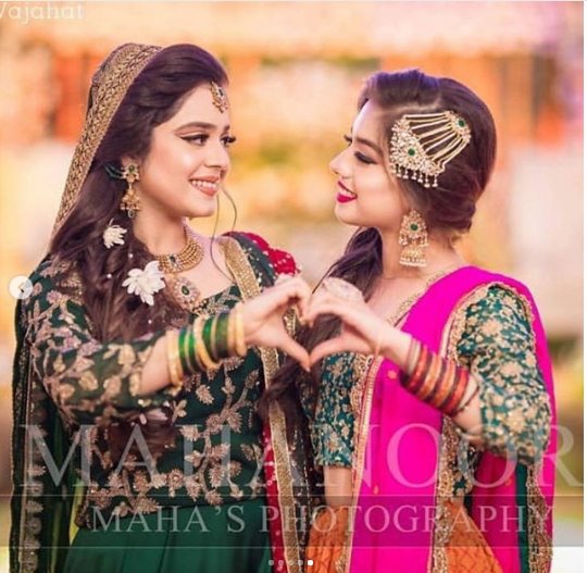 Beautiful Pakistani Celebrities on Their Sisters Wedding