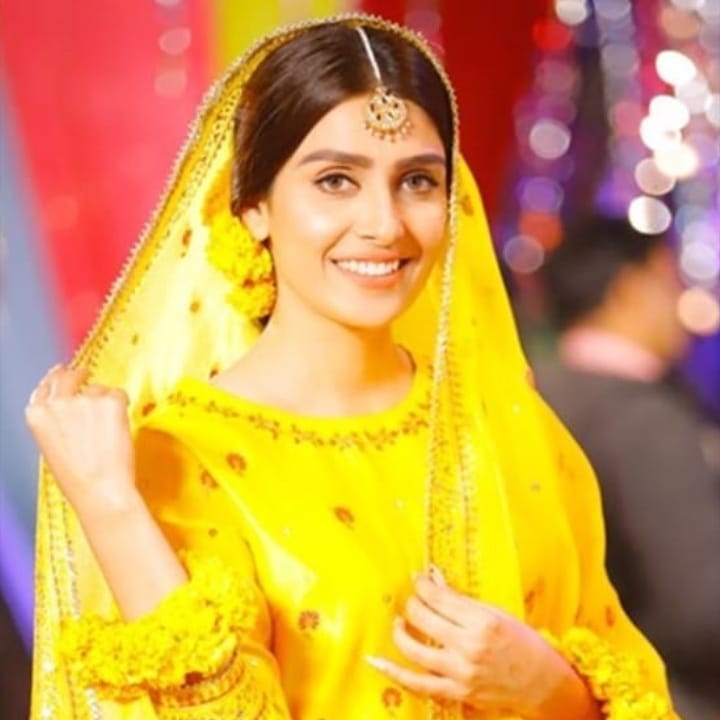 Beautiful Pictures of Ayeza Khan on the Set of her Upcoming Drama