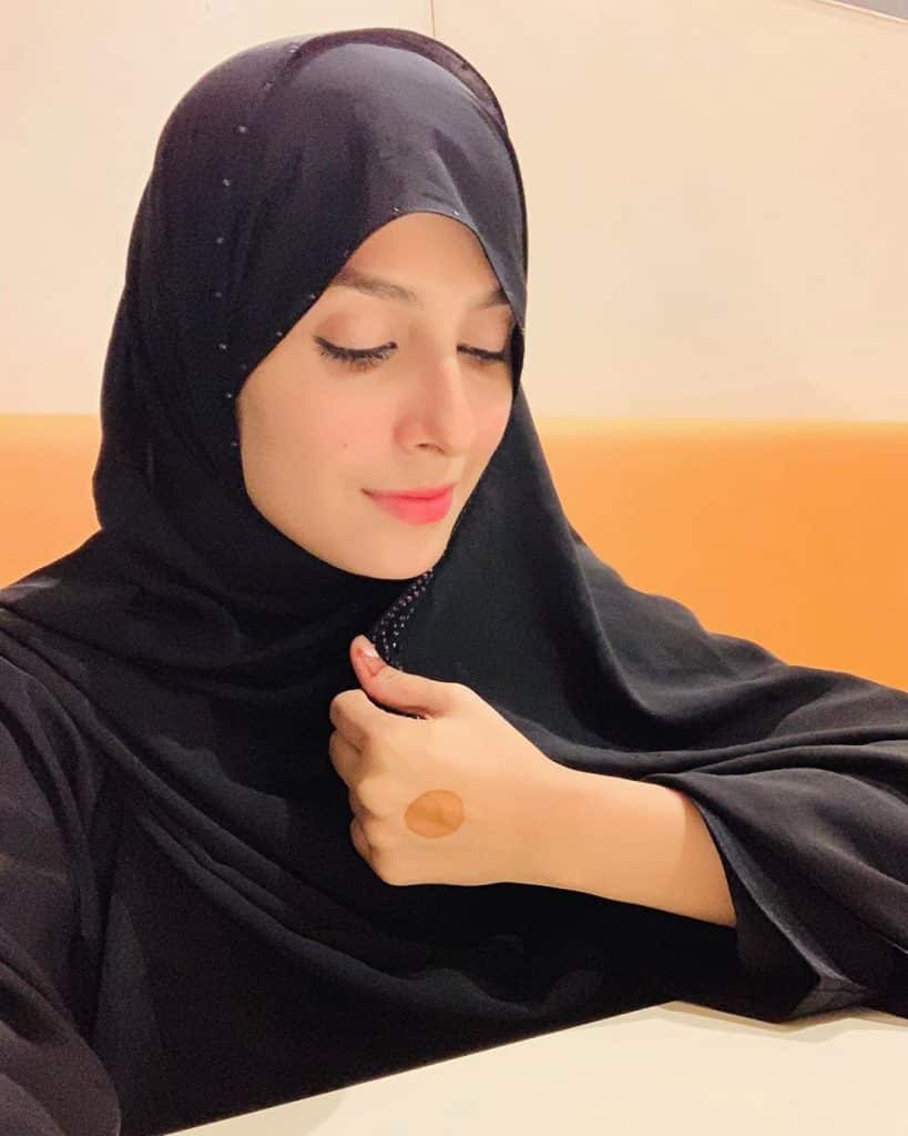 Gorgeous Selfies of Ayeza Khan