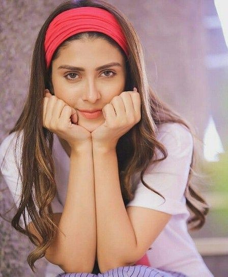 Beautiful Pictures of Ayeza Khan in Casual Dresses