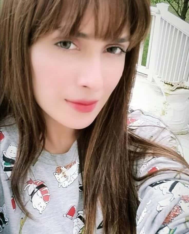 Gorgeous Selfies of Ayeza Khan