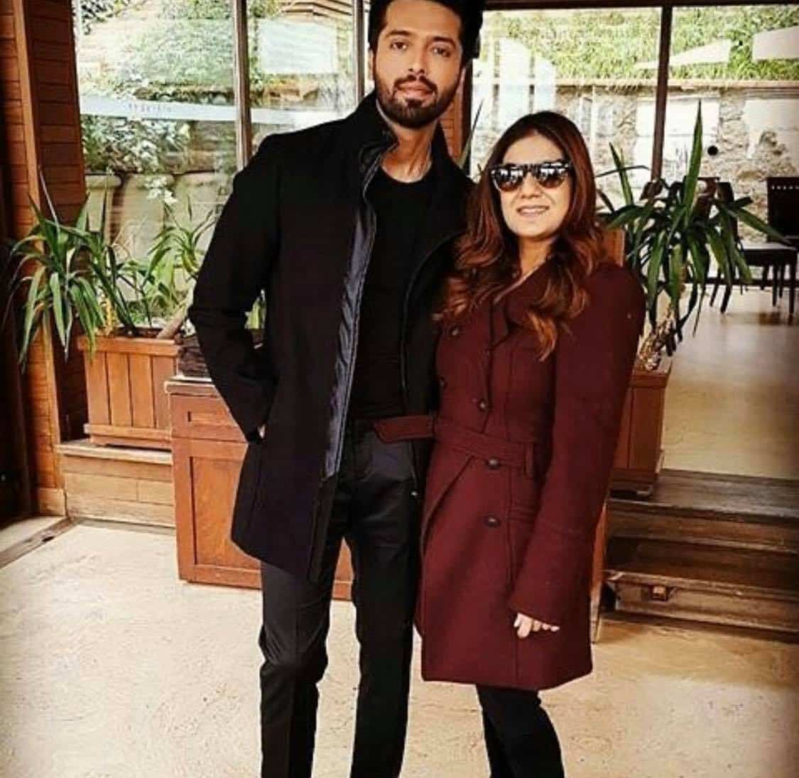 Pakistani Celebrities Whose Wives Are Always By Their Side