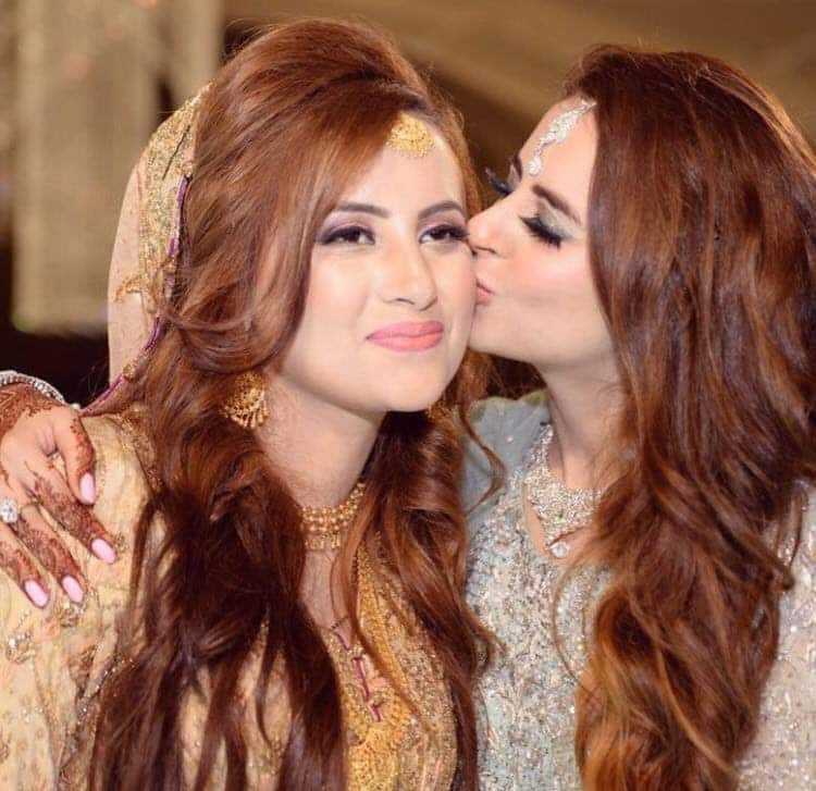 Beautiful Pakistani Celebrities on Their Sisters Wedding