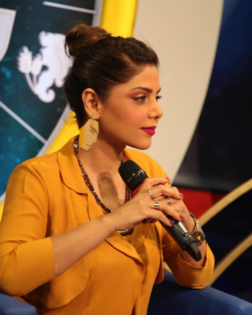 Beautiful Hairstyles of Diva Hadiqa Kiyani