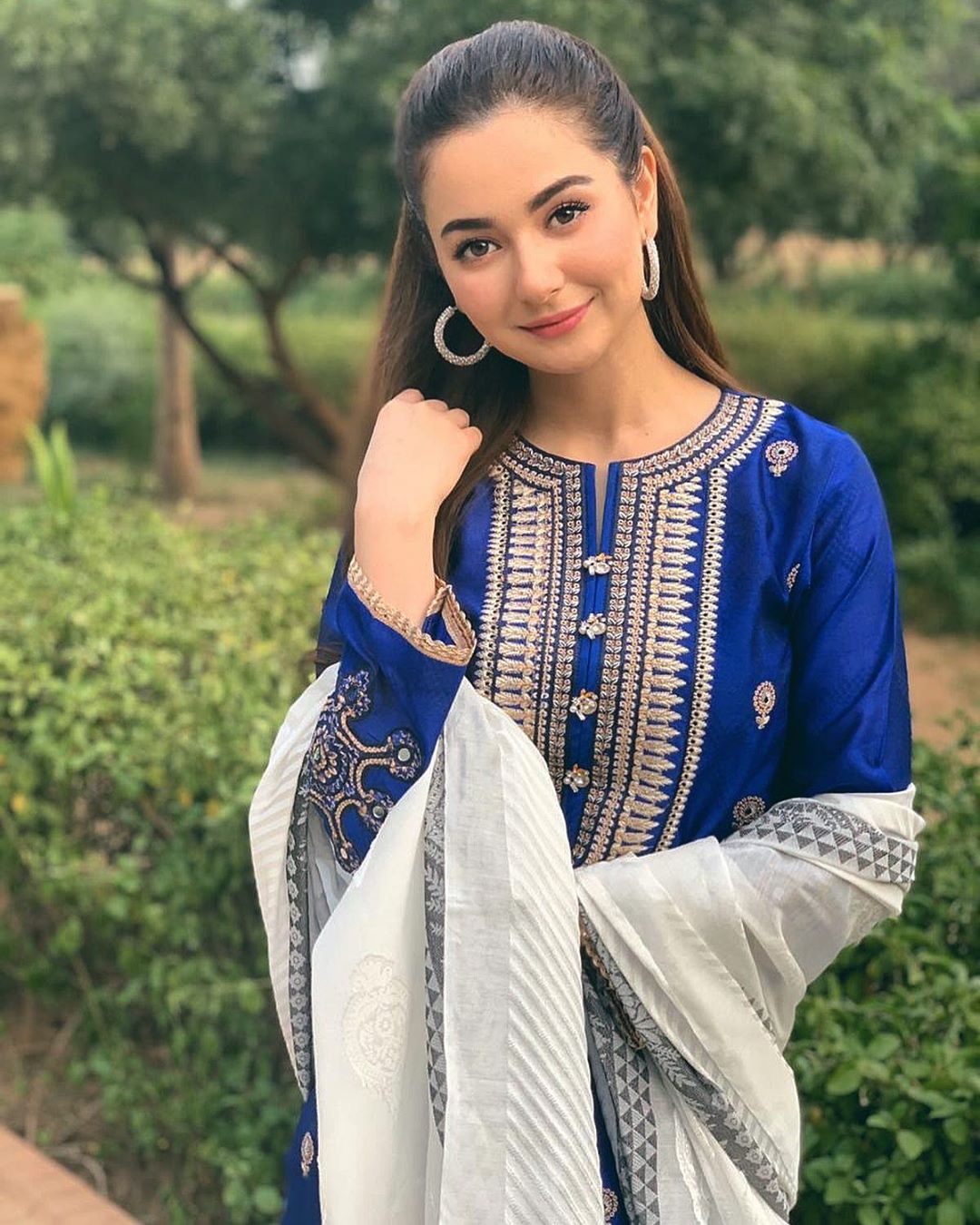 Lively Pictures of Hania Aamir | Reviewit.pk