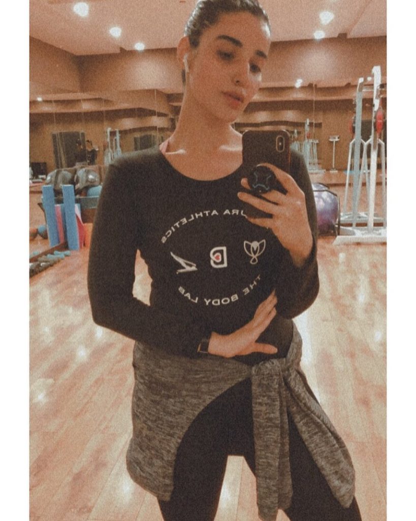 Female Celebrities Who are Regular at Gym!