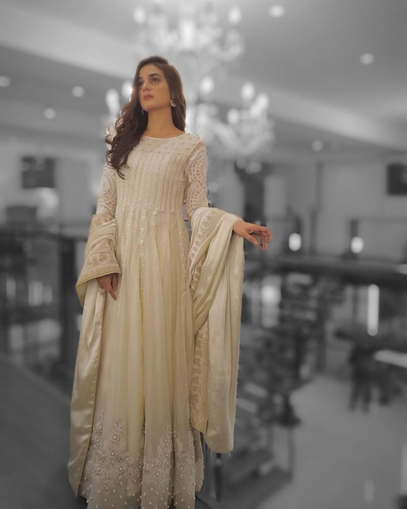 Is White Hira Mani's Favorite Color?