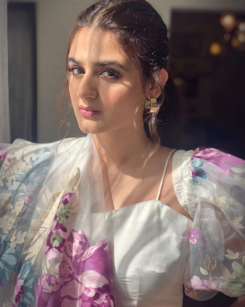 Is White Hira Mani's Favorite Color?