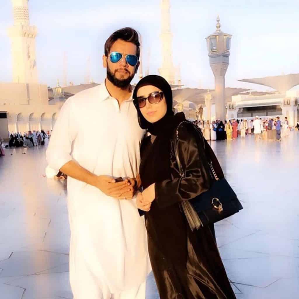 Beautiful Pictures of Cricketer Imad Wasim with Wife