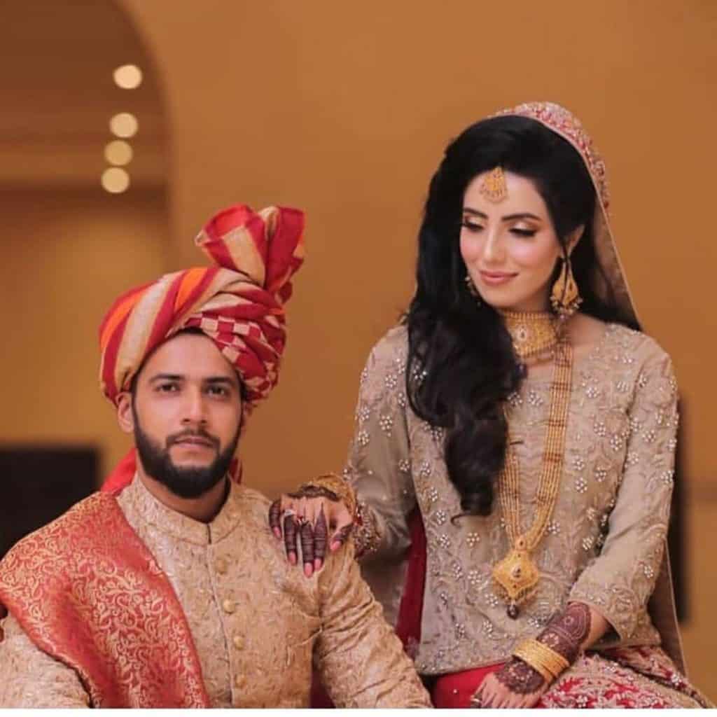 Beautiful Pictures of Cricketer Imad Wasim with Wife