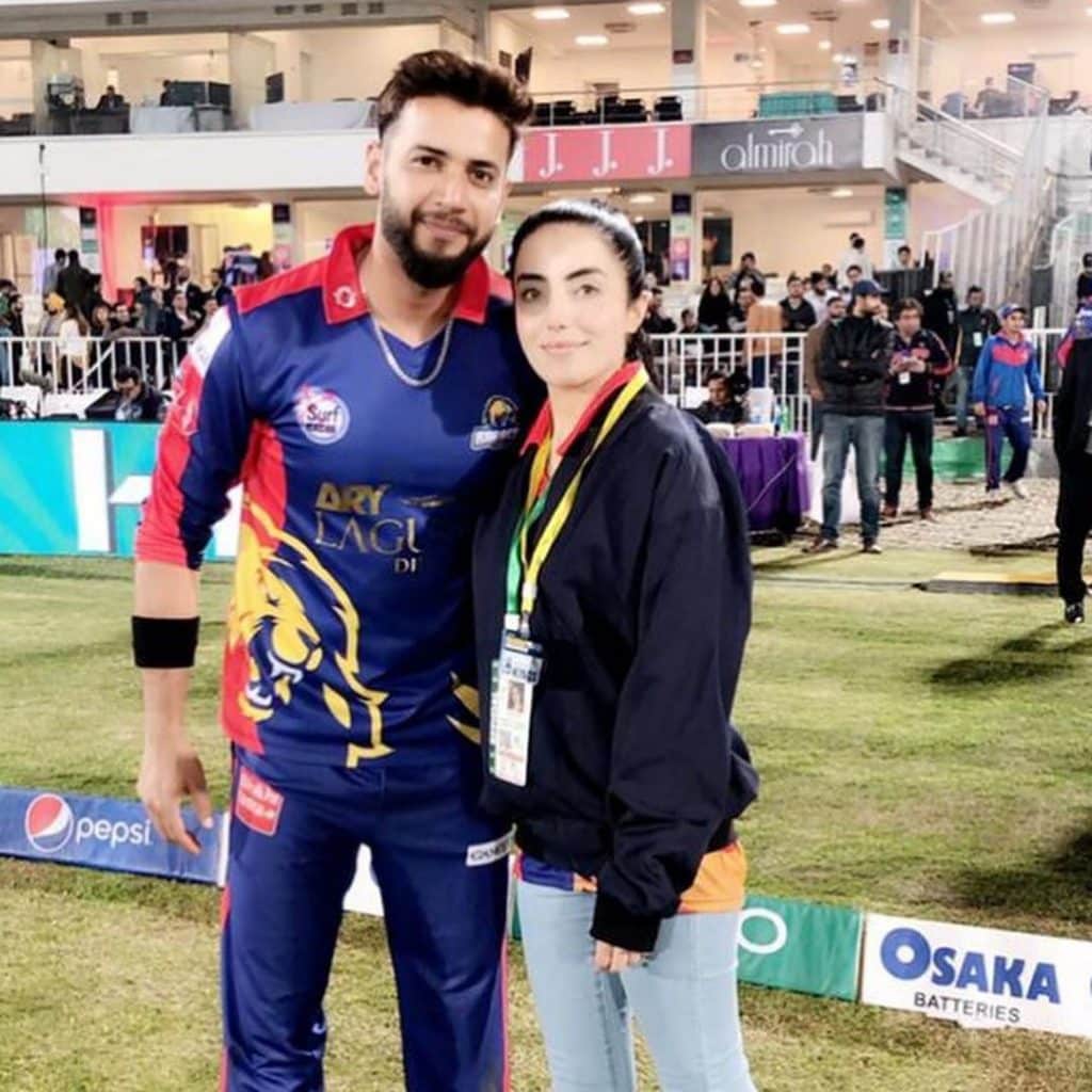 Beautiful Pictures of Cricketer Imad Wasim with Wife