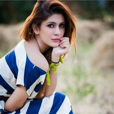 25 Most Mesmerizing Pictures of Kubra Khan on Internet