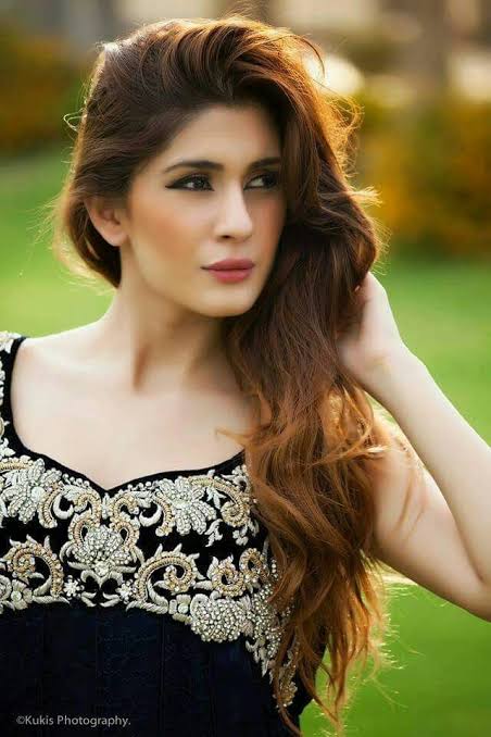 25 Most Mesmerizing Pictures of Kubra Khan on Internet