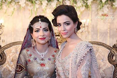 Beautiful Celebrities Sisters on Their Sister's Wedding Day
