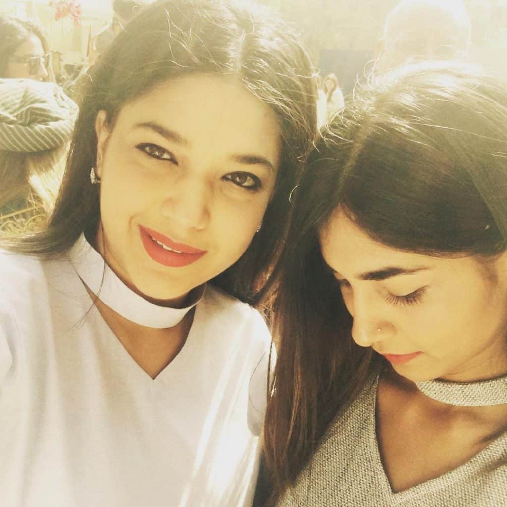 Rare Beautiful Selfies of Sanam Jung with Family and Friends