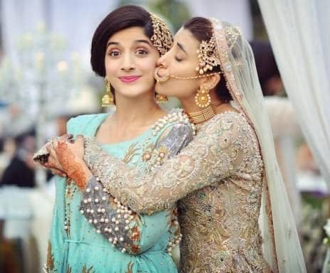 Beautiful Pakistani Celebrities on Their Sisters Wedding