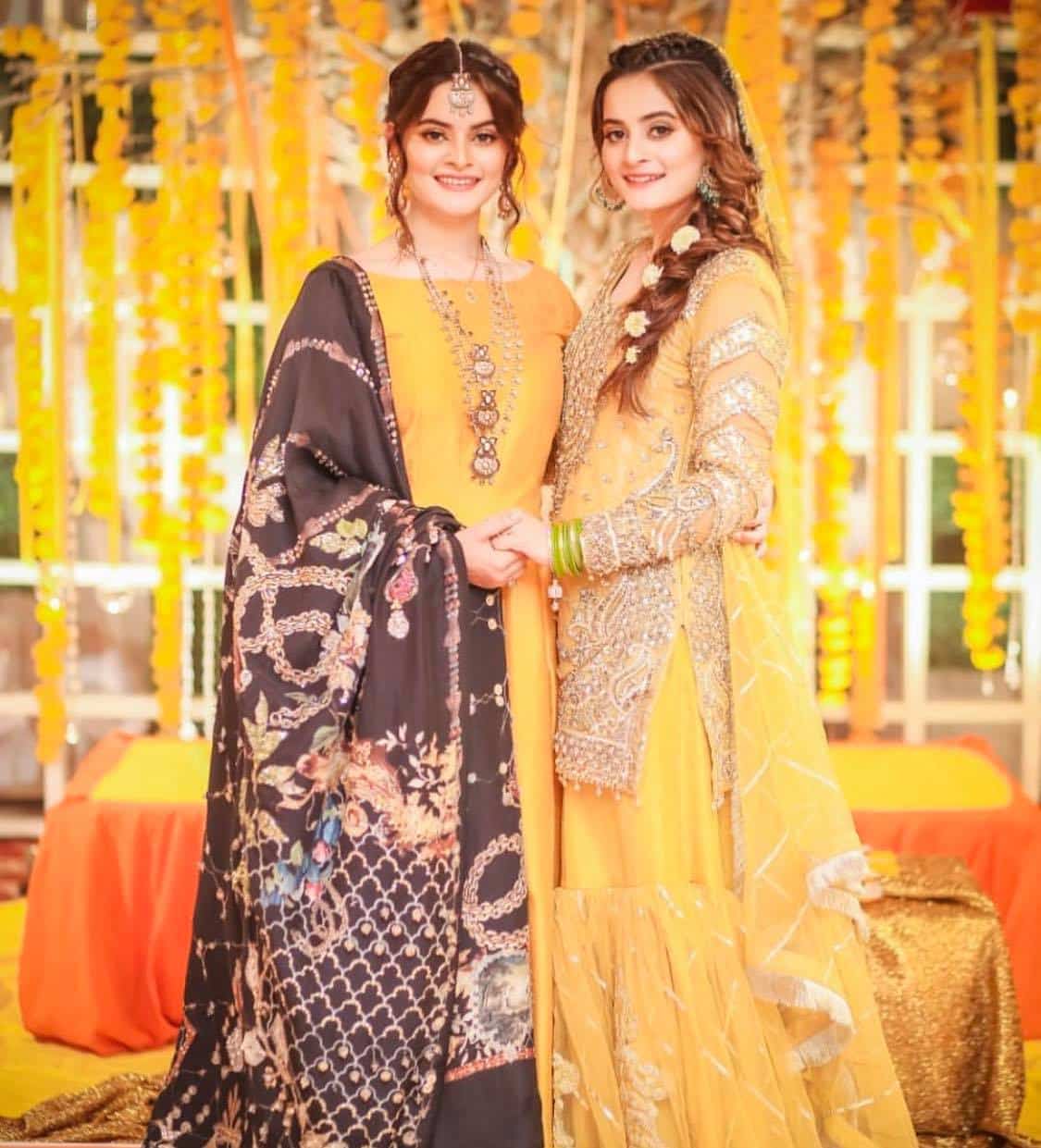 Beautiful Pakistani Celebrities on Their Sisters Wedding