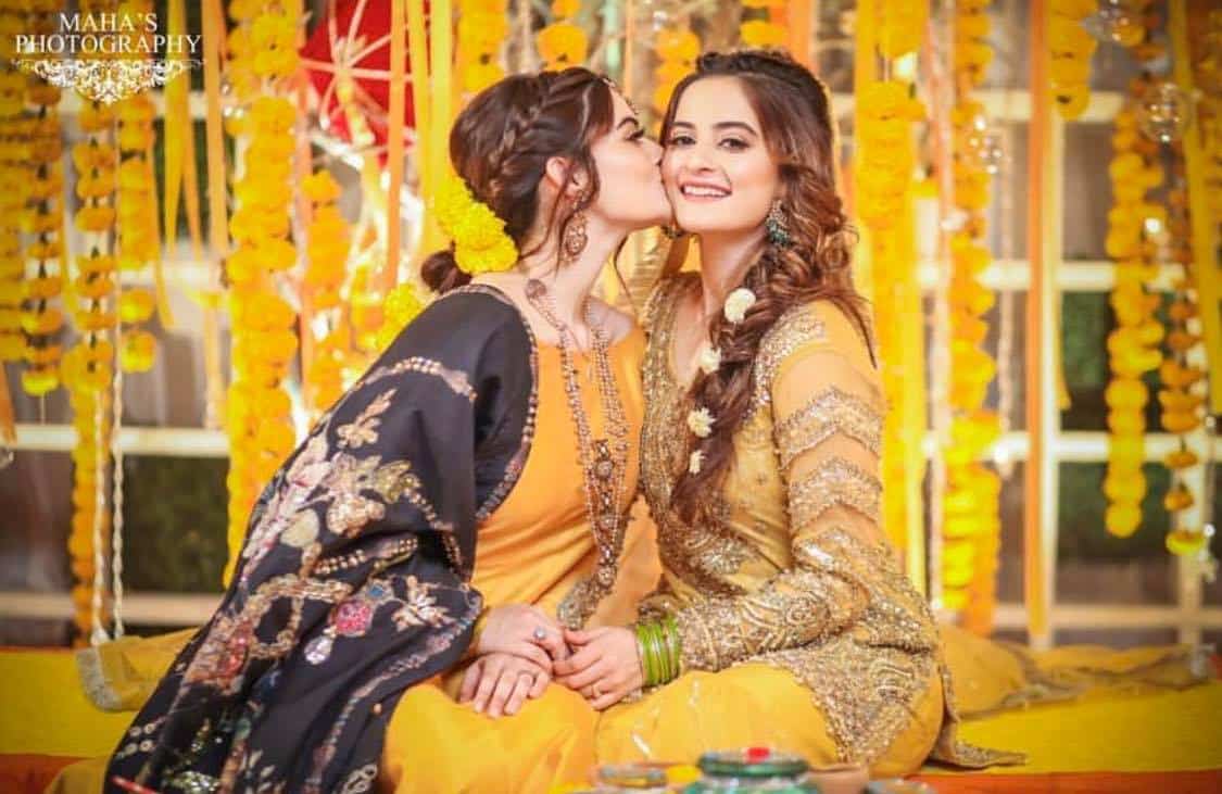 Beautiful Pakistani Celebrities on Their Sisters Wedding