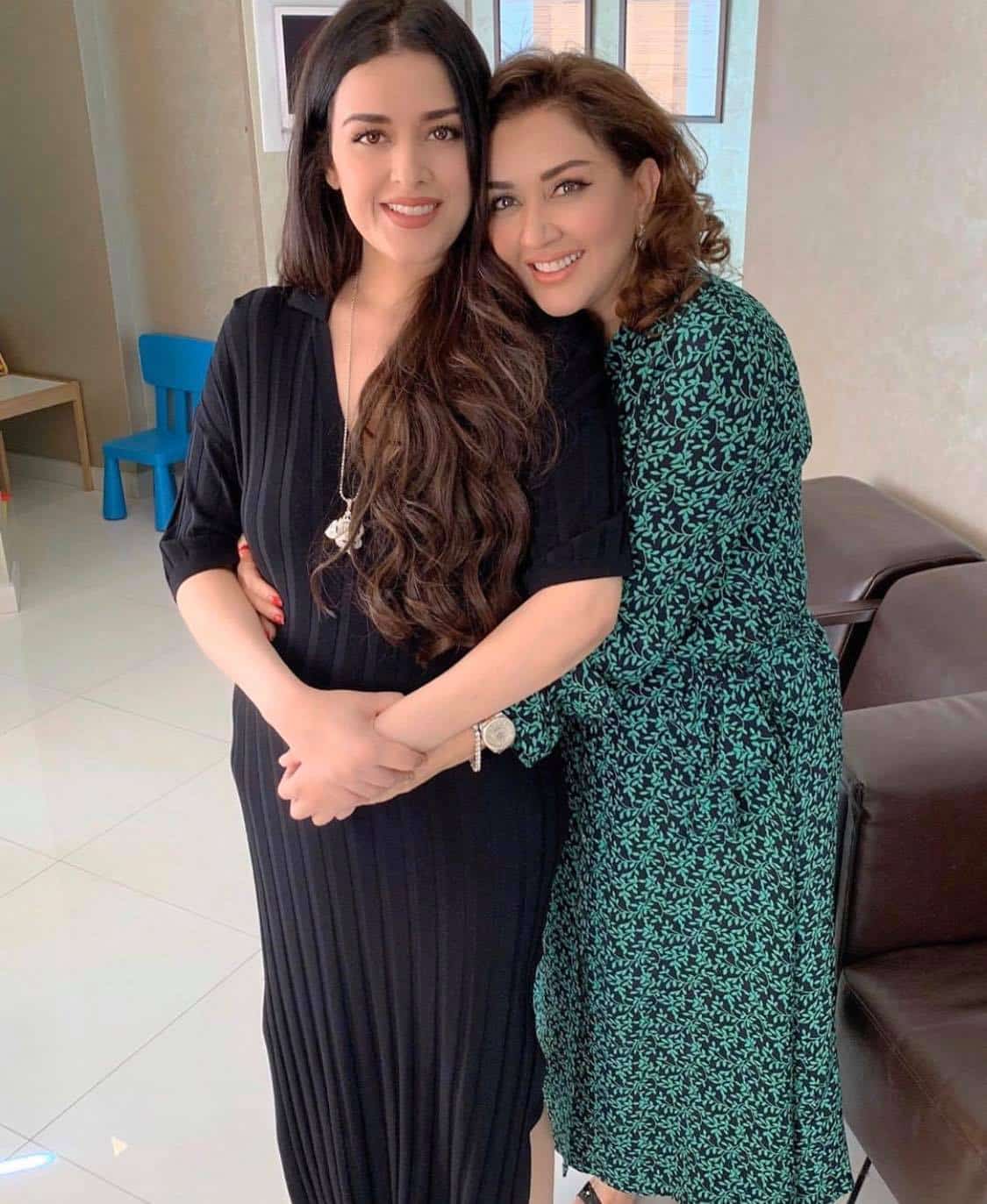 Young-Looking Mothers of Pakistani Celebrities – 24/7 News - What is ...