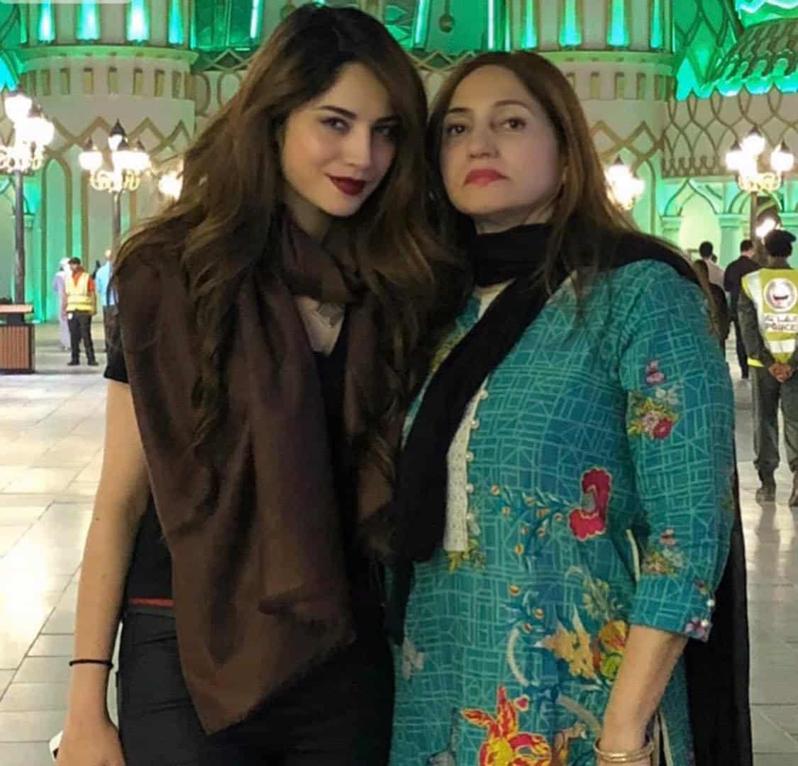 neelam muneer4