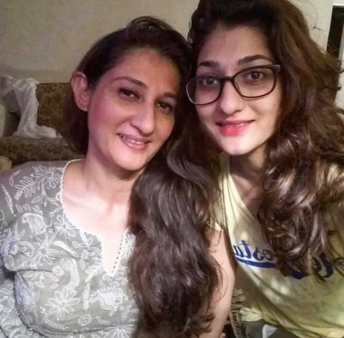 Young Looking Mothers of Pakistani Celebrities