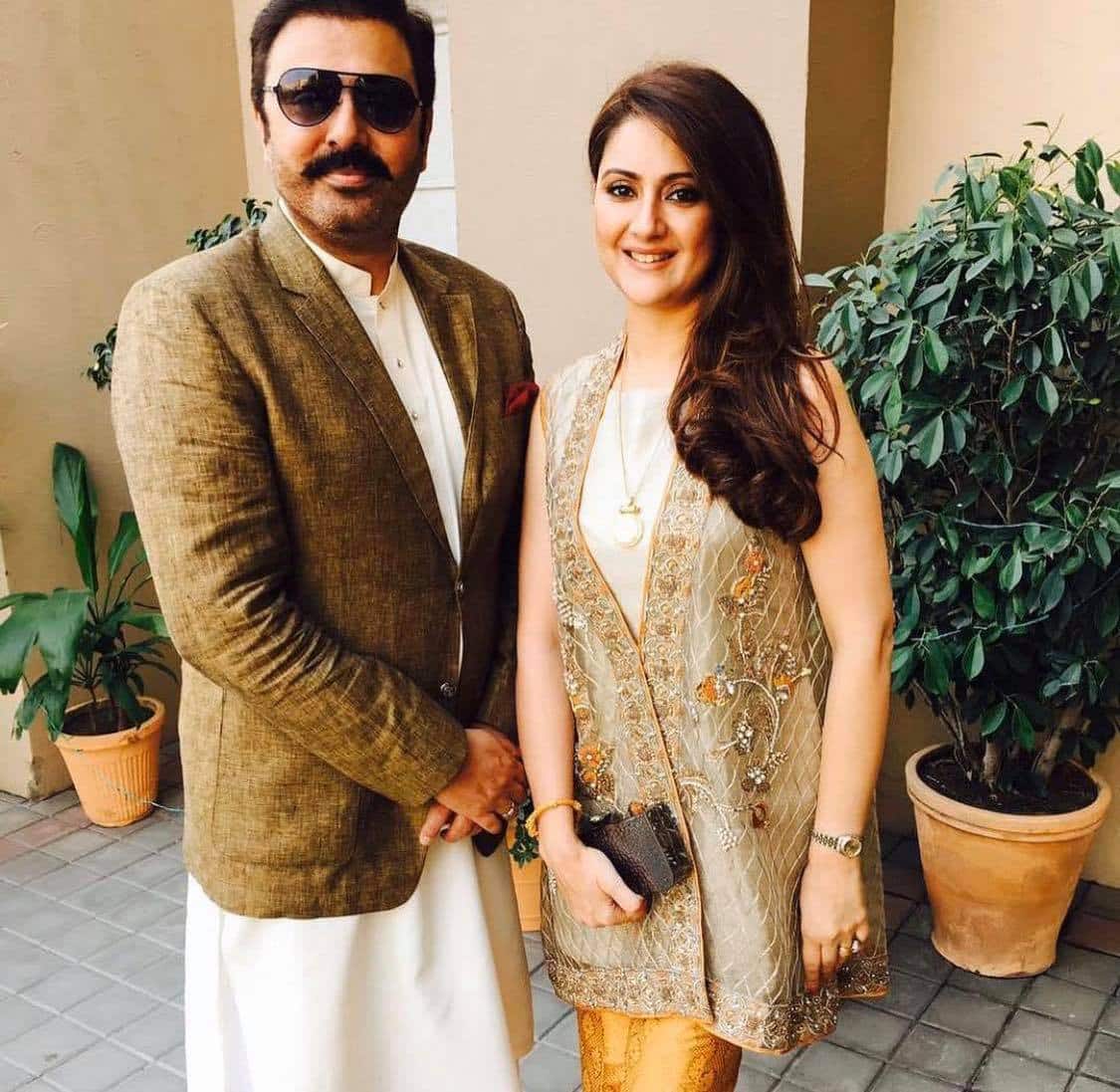 Pakistani Celebrities Whose Wives Are Always By Their Side