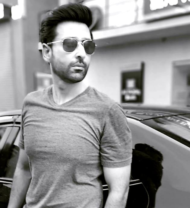 Classy Pictures of Sami Khan