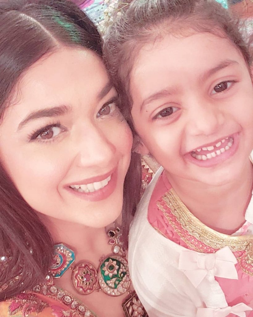 Sanam Jung & Daughter Spread Coronavirus Awareness