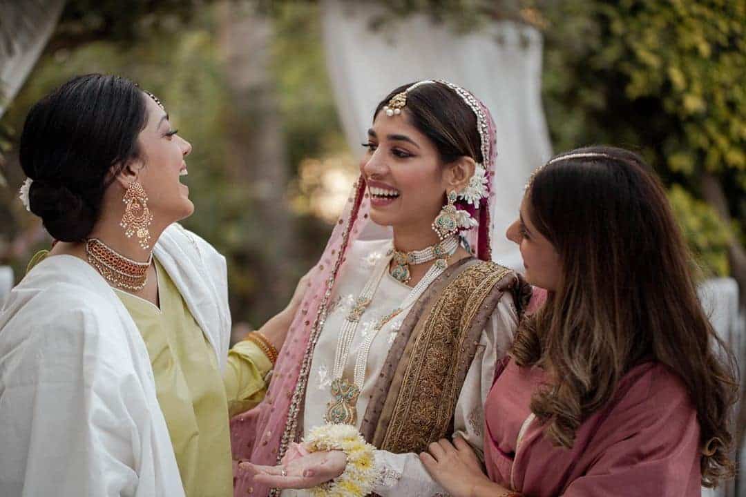 Beautiful Pakistani Celebrities on Their Sisters Wedding