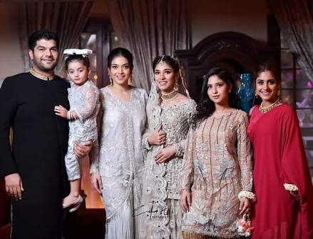 Beautiful Pakistani Celebrities on Their Sisters Wedding