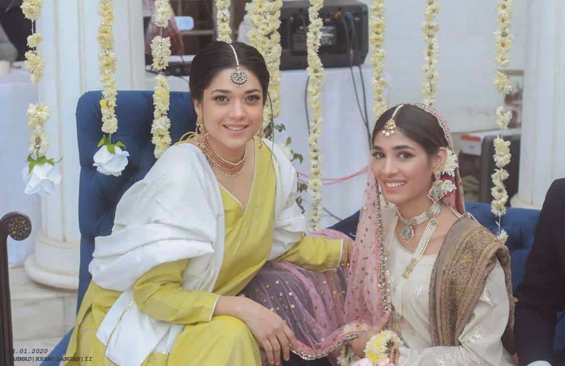 Beautiful Pakistani Celebrities on Their Sisters Wedding