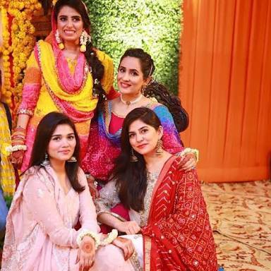 Beautiful Pakistani Celebrities on Their Sisters Wedding