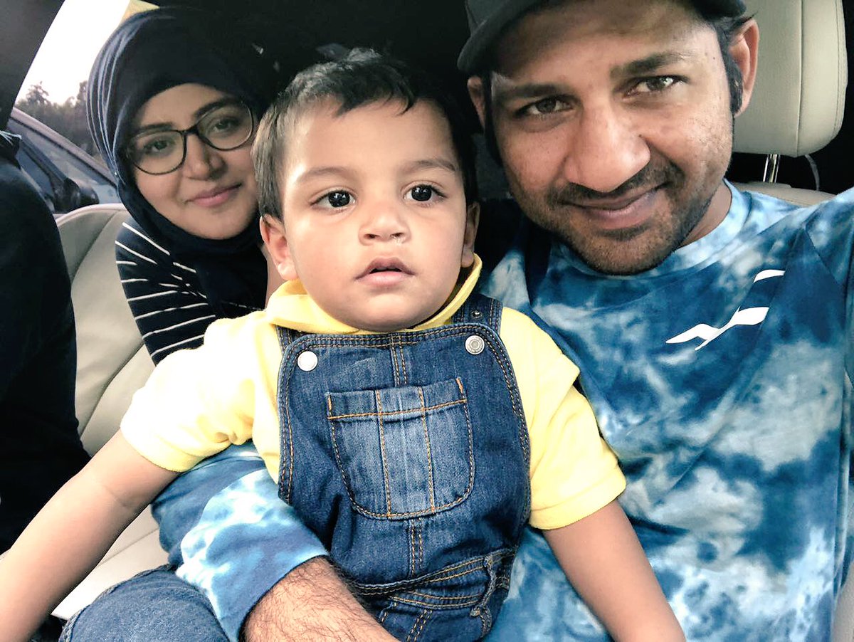 Latest Beautiful Clicks of Cricketer Sarfaraz Ahmed with Family