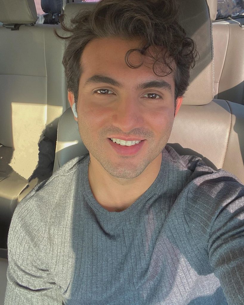 Pictures Shahroz Sabzwari Want His Followers to See