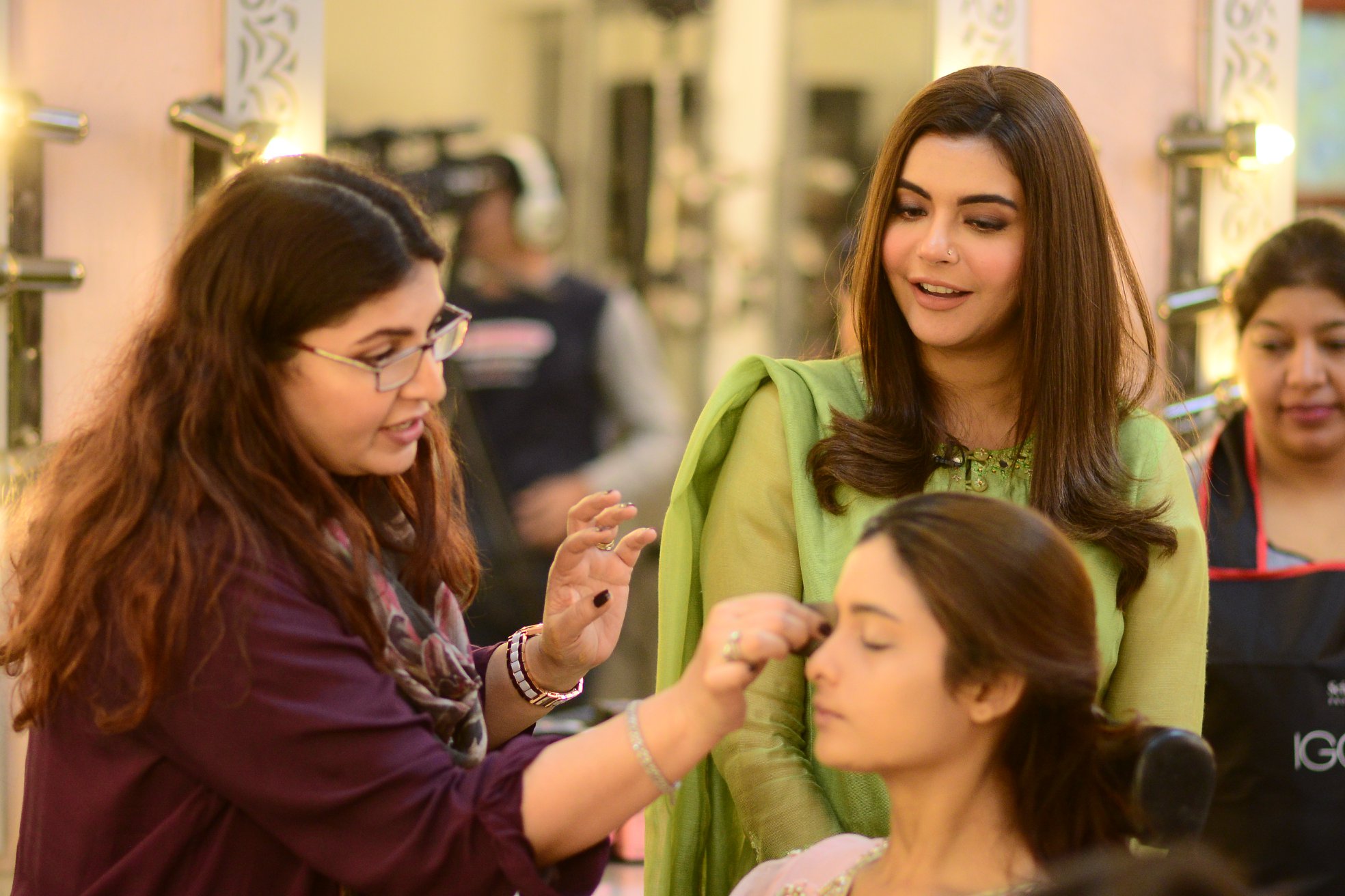Nida Yasir Spotted At Salon Run By Shagufta Ejaz And Her Daughters