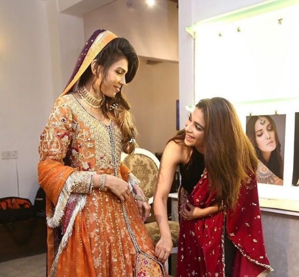 Beautiful Pakistani Celebrities on Their Sisters Wedding