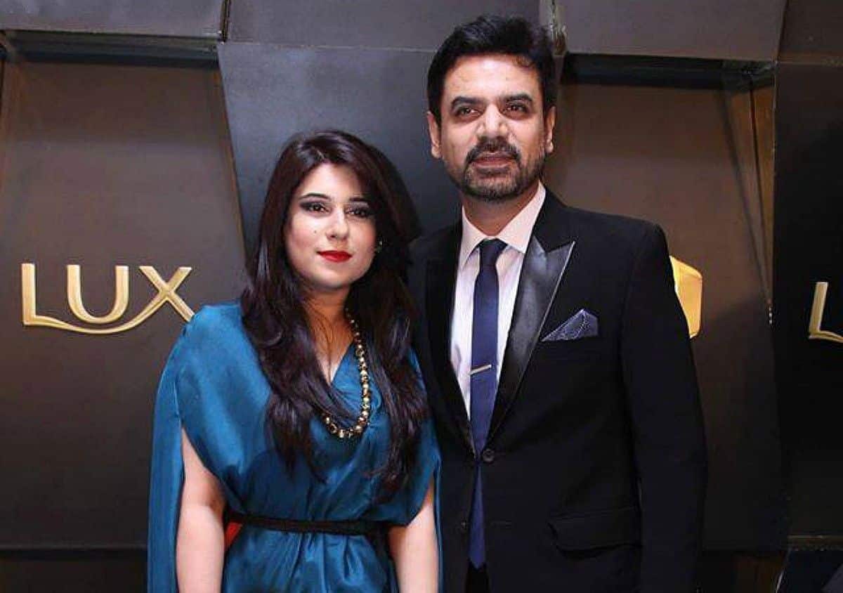 Pakistani Celebrities Whose Wives Are Always By Their Side