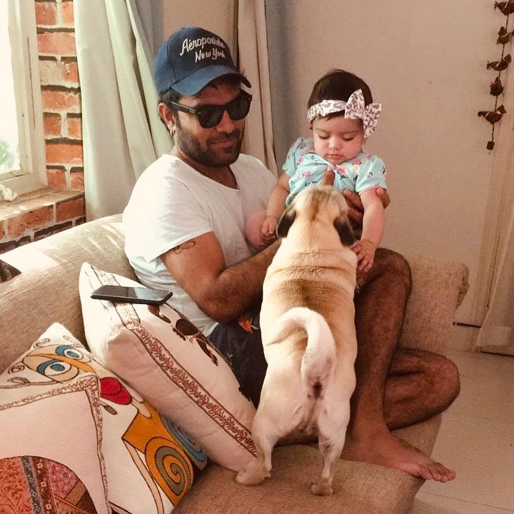 Pakistani Celebrities Who are Fond of Pet Dogs