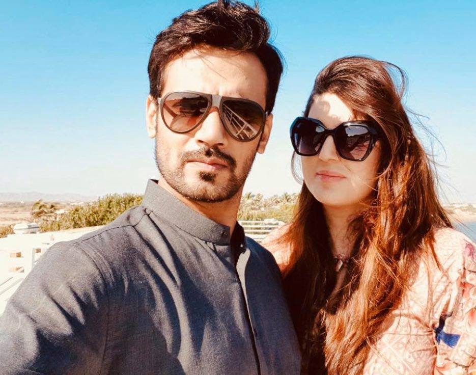 Pakistani Celebrities Whose Wives Are Always By Their Side