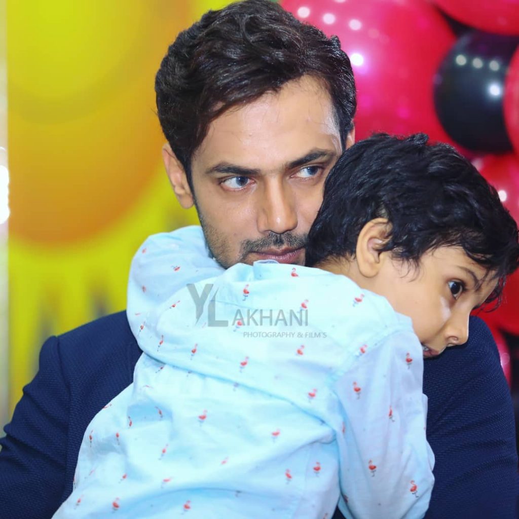 Adorable Pictures of Zahid Ahmed with Family