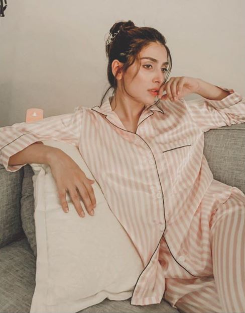 Ayeza Khan Spending Weekend in PJs at Home During Lock Down